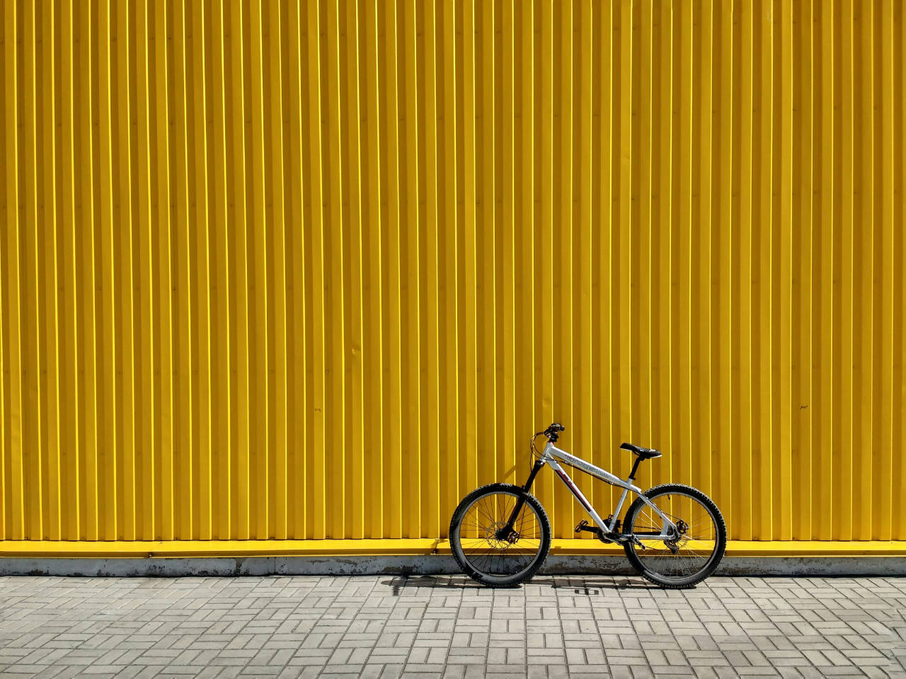 Visuel d’une bicyclette, symbole de la mise en mouvement de candidats qualifiés identifiés par un cabinet de recrutement agile, dont les consultants sont experts dans l’identification de talents, cadres et cadres dirigeants, pour des PME, partout en France.,
